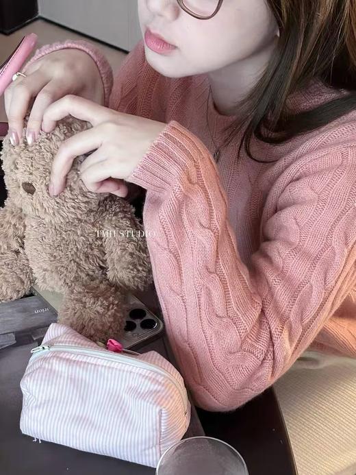 进口澳洲羊毛上羊绒拧花经典毛衣 商品图5