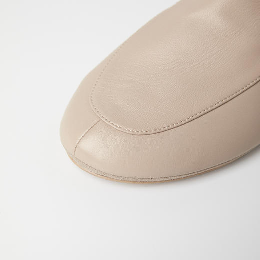 ROMI STUDIO“气质新贵”羊皮圆头一脚蹬米白平底单鞋RWBAP31781 商品图2