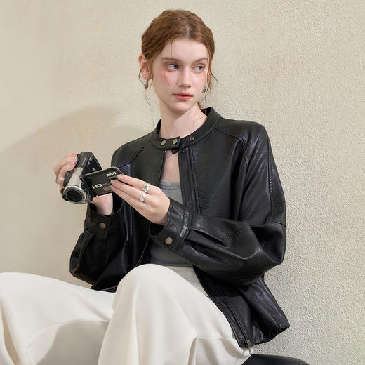 西遇复古PU皮衣外套女秋季新款宽松显瘦落肩袖开衫夹克机车服H0055171 商品图2