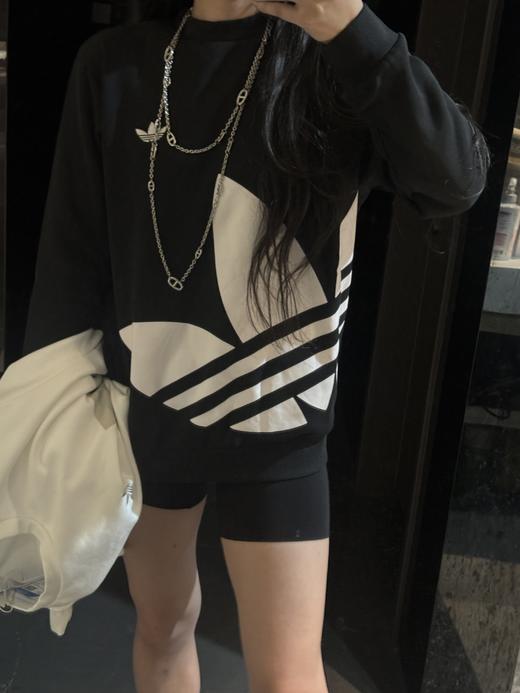 A迪经典运动图案印花圆领套头简约长袖卫衣 商品图3