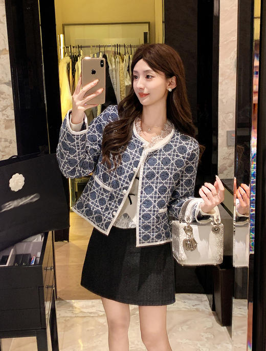 张心子【甜心赴约
】V领蕾丝拼接百搭温柔针织衫上衣 U2510001 商品图5