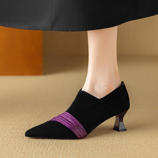 【预售5天】秋季新款法式水钻尖头高跟鞋女复古风通勤深口单鞋DB&M6602 商品图1