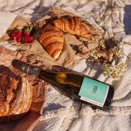 【买一送一】唯意一号 德顿小胜灰皮诺干白葡萄酒 12.8度 750ml 商品图1