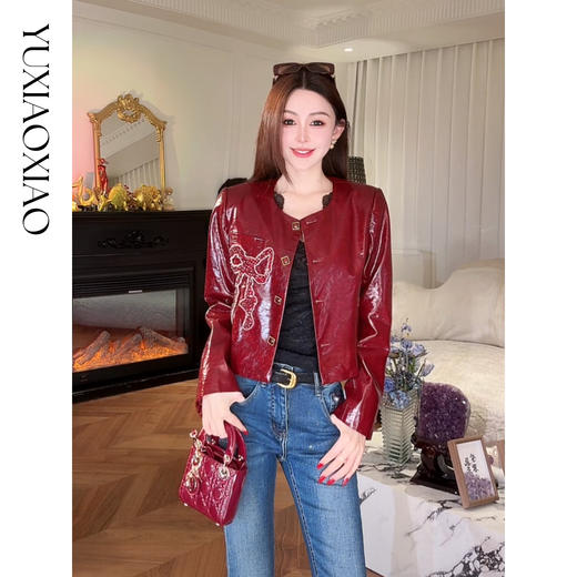 余潇潇【红宝石机车】复古时尚感精致蝴蝶结油蜡工艺圆领皮衣外套 商品图0