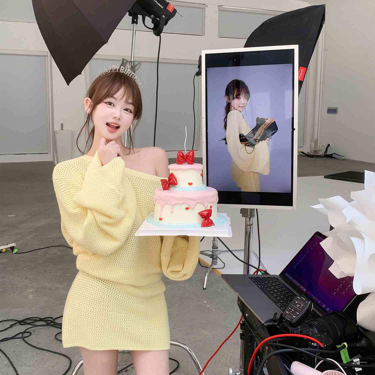 张林超LIN BOUTIQUE 慵懒性感微喇叭袖露肩圆领针织连衣裙女新款