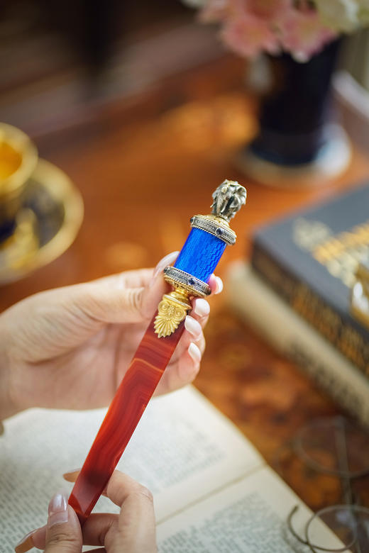 【已售】独角鹿西洋古董19世纪俄罗斯出品大象主题纯银镀金及银雕镶嵌钻石彩宝及蓝色玑镂珐琅玛瑙翻书杖 商品图5