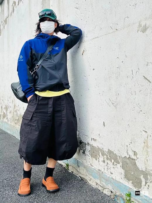 袅家联名款户外防风透气刺绣渐变情侣款连帽软壳夹克 商品图2