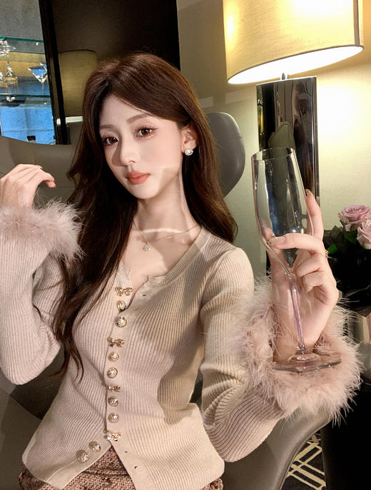 张心子【迷雾花园】秋冬纯欲仙气羽毛袖针织衫上衣 U2510054 商品图7