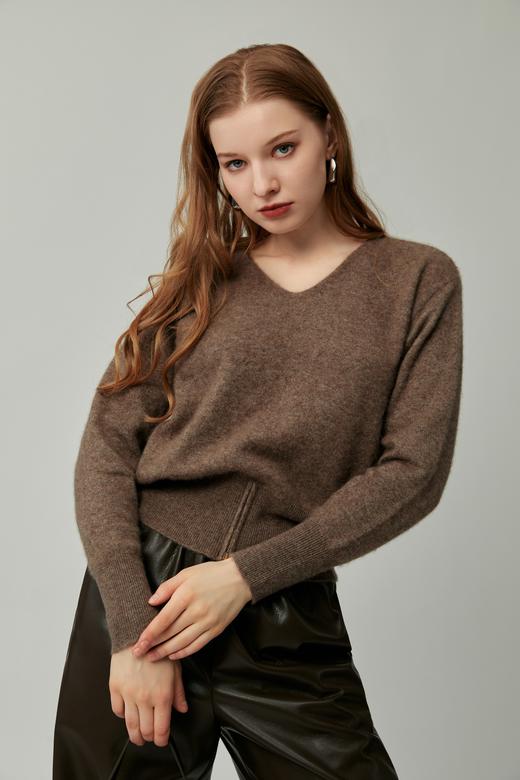 SAFICOO 优雅女人 上松下紧 v领设计式羊绒衫 商品图2