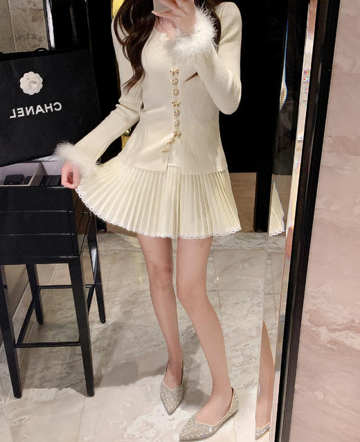 张心子【迷雾花园】秋冬纯欲仙气羽毛袖针织衫上衣 U2510054 商品图8