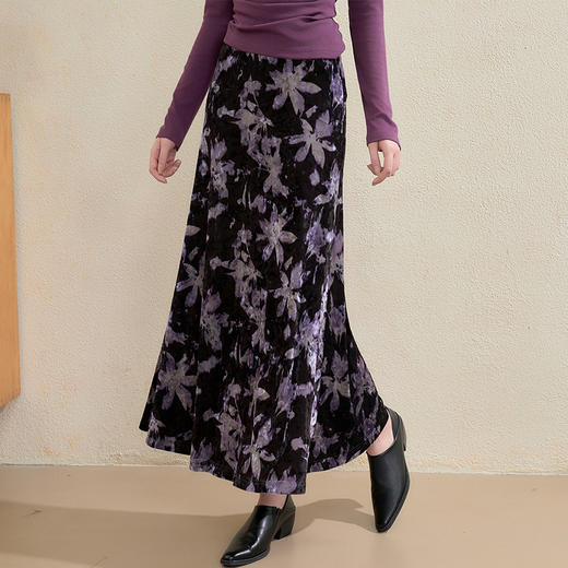 西遇气质缎面碎花半身裙女秋季新款高质感高腰显瘦A字中长裙V3455243 商品图2