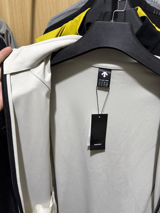 原单正品DESCENTE迪桑特运动外套，颜色：黑色 白色 黄色
尺码：M-2XL 商品图8