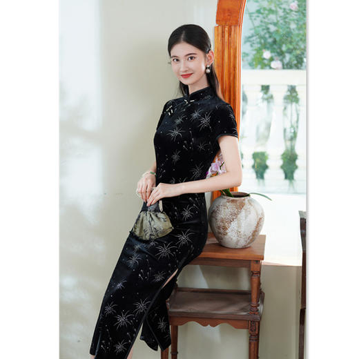 GX老上海黑丝绒长款短袖旗袍2025初秋新款复古国风收腰显瘦年轻旗袍 商品图3