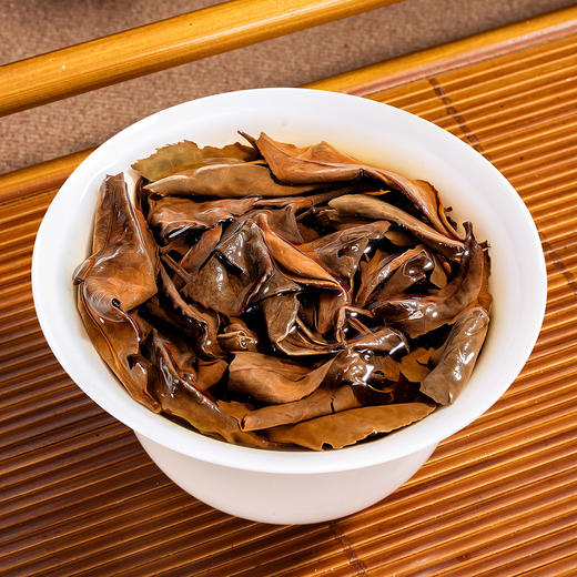 热卖中！！【东方雅意 非遗传承】 金奖龙珠白茶高端礼盒   陈香四溢  醇香甘润 国风包装 寓意吉祥 每颗独立包装30粒/盒 商品图2