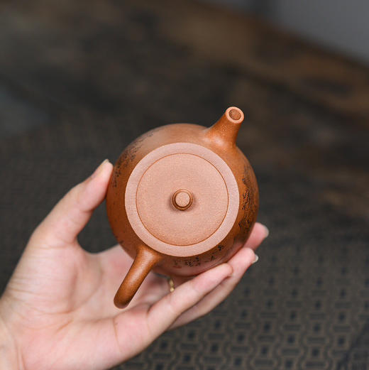 【青山特惠】宜兴 原矿段泥 汉铎壶 手工紫砂壶·190cc·王强.杨如龙刻绘 商品图6