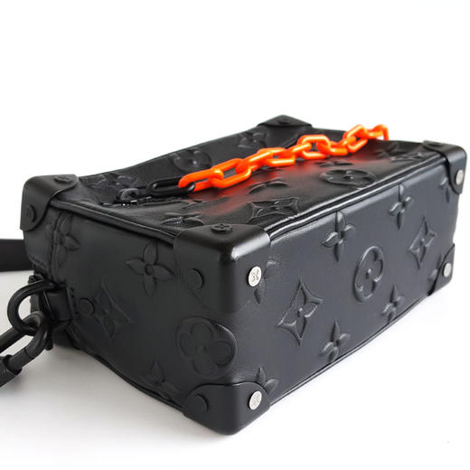 【95新】LV路易威登M58906黑色浮雕印花mini soft trunk软盒子包单肩斜挎包中性款180925AK17现售价：12500 商品图6