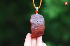 蜜蜡原石随形吊坠