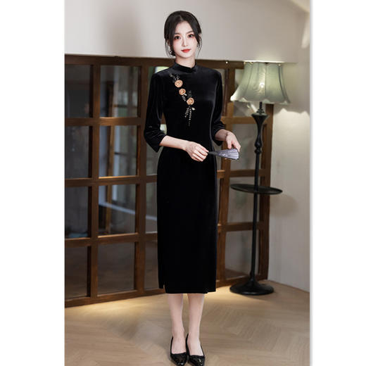 GX黑丝绒绣花长款中袖旗袍2025初秋新款复古国风高级感旗袍裙 商品图0