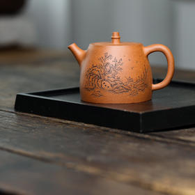 【青山特惠】宜兴 原矿段泥 汉铎壶 手工紫砂壶·190cc·王强.杨如龙刻绘