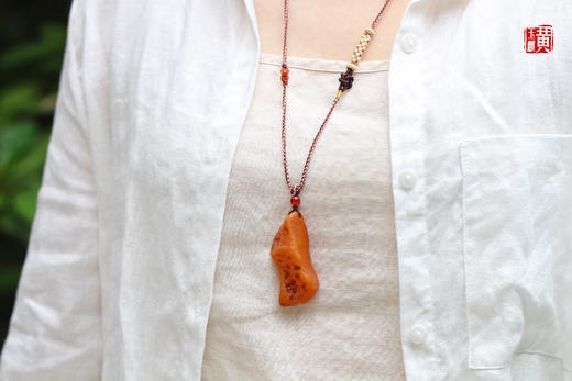 蜜蜡原石随形吊坠 商品图3