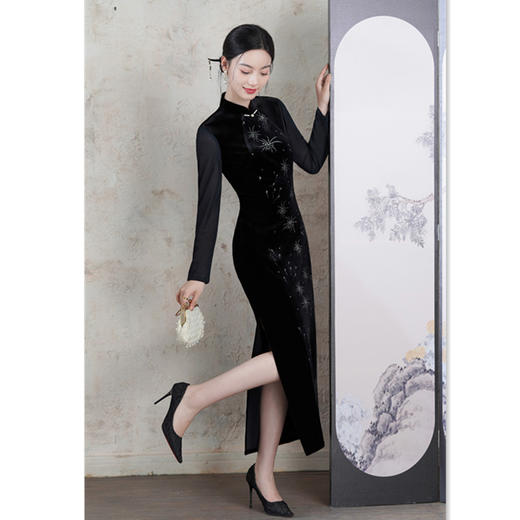 GX早秋新款丝绒长袖旗袍2025新款时尚改良新中式复古女装高级感旗袍 商品图3