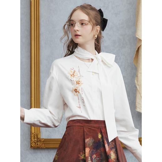 两三事梵高文艺 追忆晴空 2025冬季新款优雅绣花绑带领白色衬衫女 商品图2