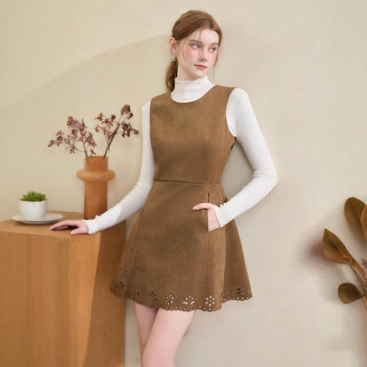 西遇复古柔雾感麂皮背心裙女秋季镂空花边收腰显瘦连衣裙短裙V3455240 商品图0