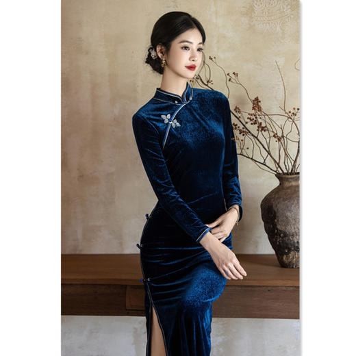 SYK211092老上海复古国风长款丝绒七分袖旗袍2025秋新款改良中式高级感旗袍 商品图2