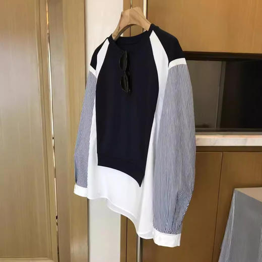 【断码清仓，无退换】日本客供料！设计师款~2025宽松显瘦条纹袖假两件时髦圆领卫衣女春 商品图2
