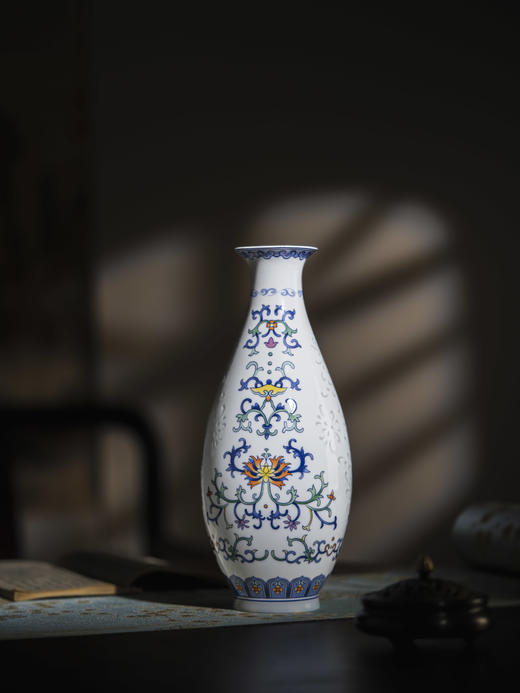 富玉 |  景德镇陶瓷花瓶中式玲珑客厅插花高档家居摆件锦蔓长春观音瓶 商品图1