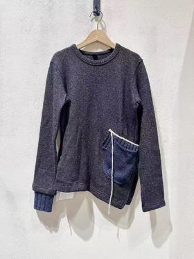 中性款斜边贴袋针织毛衣