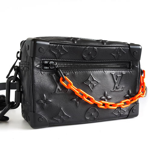 【95新】LV路易威登M58906黑色浮雕印花mini soft trunk软盒子包单肩斜挎包中性款180925AK17现售价：12500 商品图3