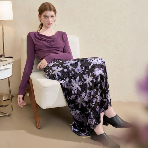 西遇气质缎面碎花半身裙女秋季新款高质感高腰显瘦A字中长裙V3455243 商品图4