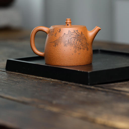 【青山特惠】宜兴 原矿段泥 汉铎壶 手工紫砂壶·190cc·王强.杨如龙刻绘 商品图2