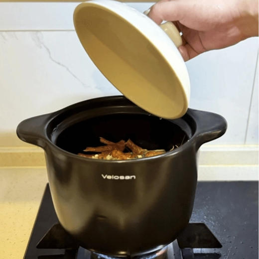 温仑山Velosan 砂锅煲 2.5L/⁥4L可选 进口高岭土+澳洲进口锂辉石；加厚锅体耐用锅身，‭耐热0°C~‏450°C；​质地稠密光滑坚硬；明火/‫电陶炉/烤箱可用 商品图6