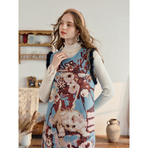 两三事绒绒假日2025冬季新款复古流苏不对称下摆花色毛衣裙连衣裙 商品图1