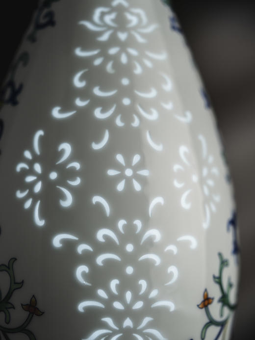 富玉 |  景德镇陶瓷花瓶中式玲珑客厅插花高档家居摆件锦蔓长春观音瓶 商品图2