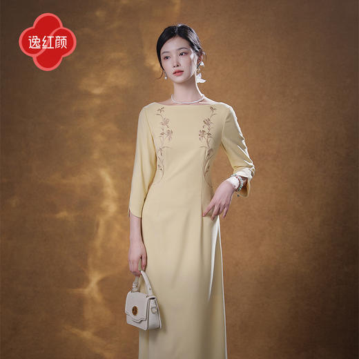 逸红颜莳鸢2025早秋新款鹅黄微弹布纹刺绣A摆新中式中袖连衣裙女 商品图0
