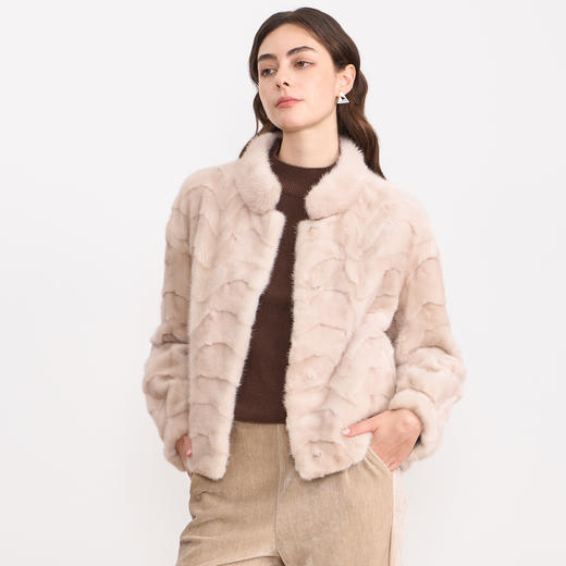 EITIE爱特爱高级感百搭燕麦色立领水貂毛皮草短外套2025冬季新款D2593917X 商品图3