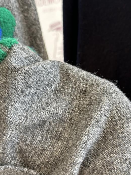 自留款力荐❗️敲减龄~~梅茵凯琳【撞色"小马驹 "针织毛衣开衫】柜上近3500+❗️❌ 工厂一手货源，低价开团   ⚠️客供羊毛混纺纱线，蓬松柔软，贴身不扎~ 商品图6