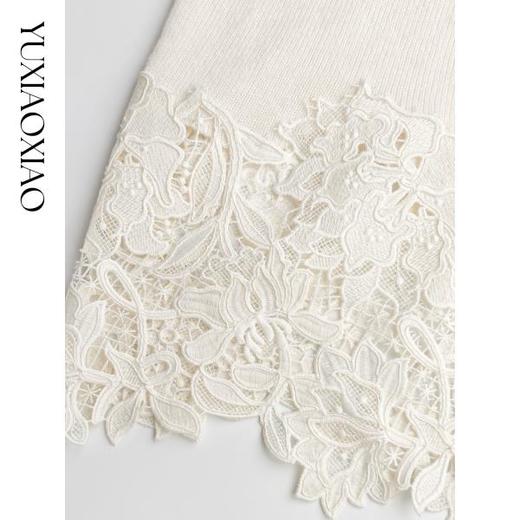 余潇潇【拾光花序】简约百搭山羊绒绵羊毛混纺拼蕾丝花纹圆领羊绒衫 商品图2