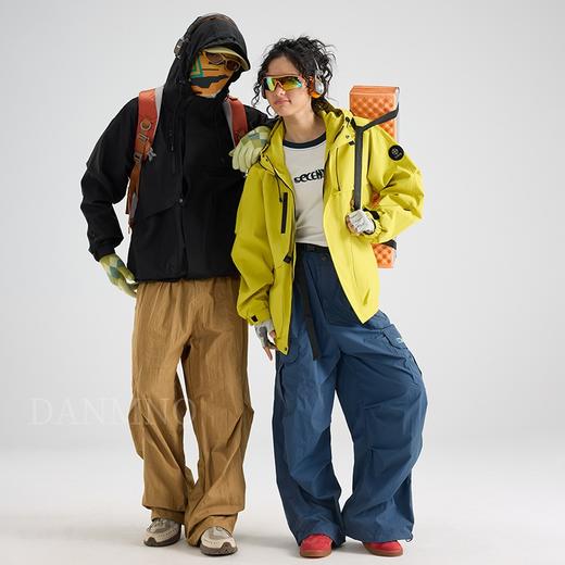 「DANMO男女同款户外冲锋衣」干爽透气防风 循环透气干爽不闷热 立体防风帽防风御寒 压胶式防水拉链门襟 不渗水 商品图2