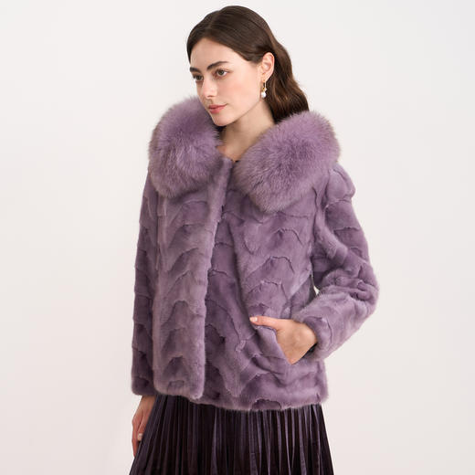 EITIE爱特爱奢华毛领保暖显瘦短款紫色水貂毛皮草外套2025冬新款D2593915X 商品图2