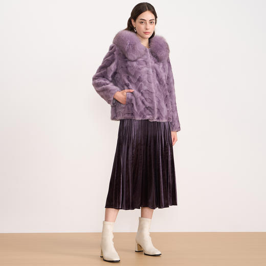 EITIE爱特爱奢华毛领保暖显瘦短款紫色水貂毛皮草外套2025冬新款D2593915X 商品图3