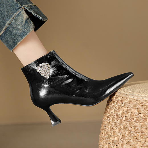 【预售5天】精致时尚秋冬软皮尖头瘦瘦靴新款细跟女靴子焦糖色高跟短靴女MBJR&5610 商品图2