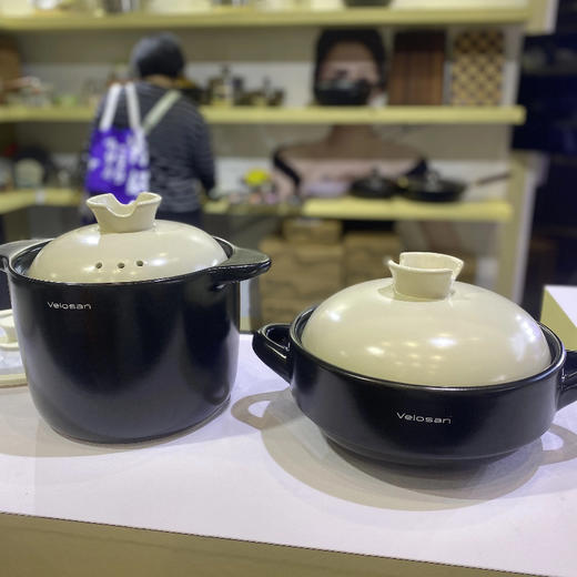 温仑山Velosan 砂锅煲 2.5L/⁥4L可选 进口高岭土+澳洲进口锂辉石；加厚锅体耐用锅身，‭耐热0°C~‏450°C；​质地稠密光滑坚硬；明火/‫电陶炉/烤箱可用 商品图5