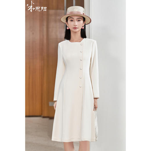 米思阳2026春季新款通勤优雅风收腰显瘦A字连衣裙圆领长袖不规则排扣裙子女4550 商品图0