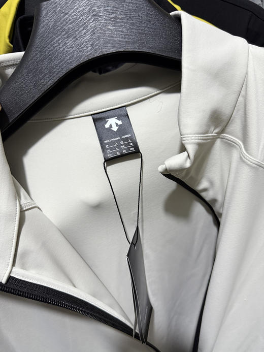 原单正品DESCENTE迪桑特运动外套，颜色：黑色 白色 黄色
尺码：M-2XL 商品图7