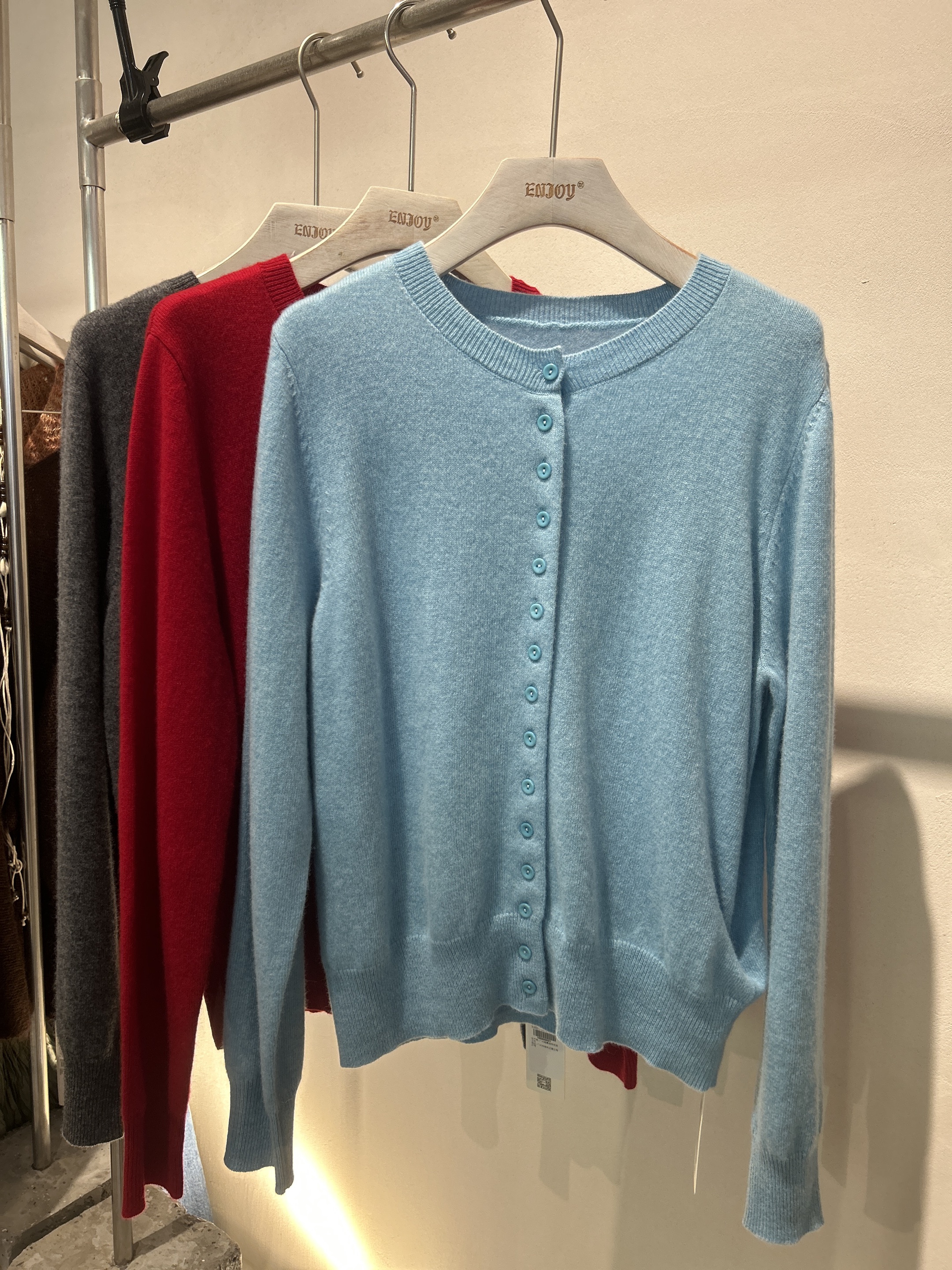 【门店同款】ENJOY秋季“俏皮软语”排扣圆领针织衫 165800014