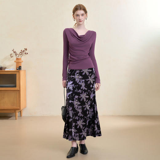 西遇气质缎面碎花半身裙女秋季新款高质感高腰显瘦A字中长裙V3455243 商品图1